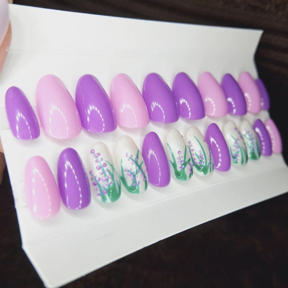 Set of 22 Hand Painted Lavender Salon Quality Round XS Press On Nails